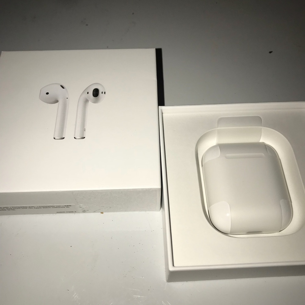 New!! Apple AirPods